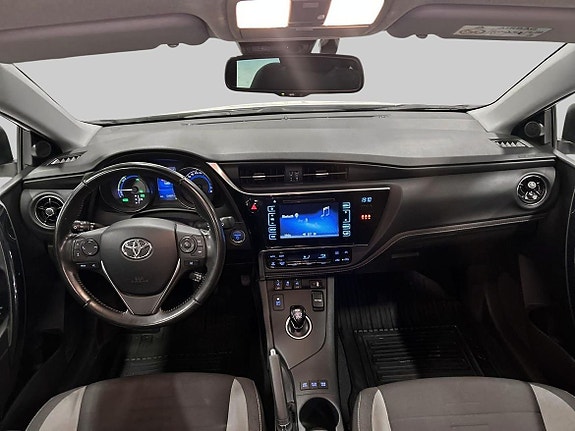 Toyota Auris 12 of 19