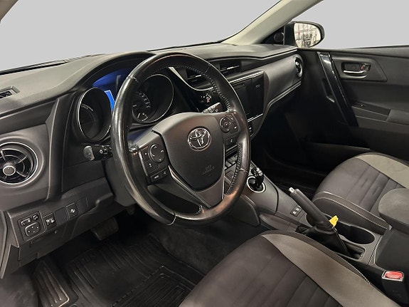 Toyota Auris 14 of 19