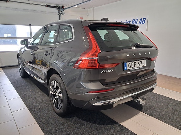 Volvo XC60 2 of 7
