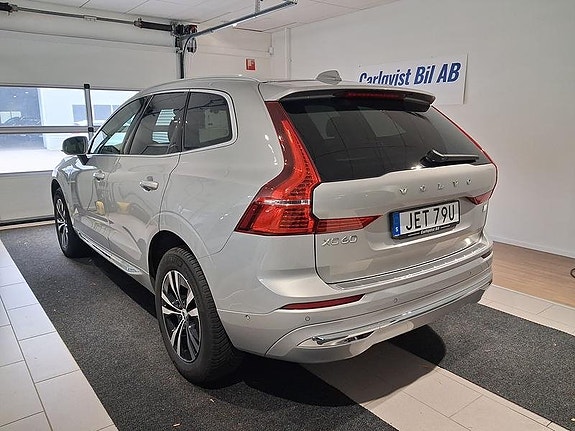 Volvo XC60 2 of 7