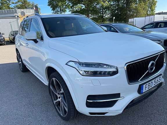 Volvo XC90 2 of 5