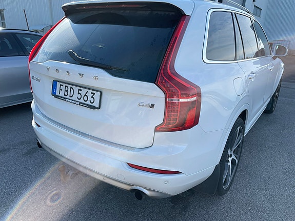Volvo XC90 3 of 5