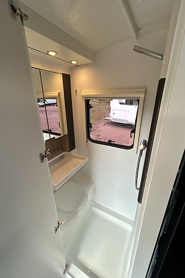 Adria ACTION 391 PH 16 of 21