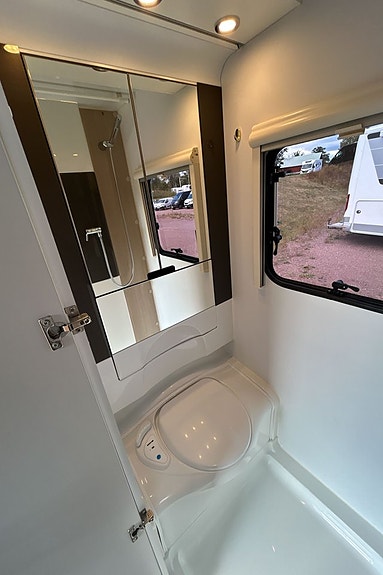 Adria ACTION 391 PH 18 of 21