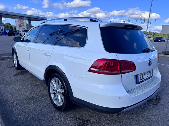 Volkswagen Passat Alltrack 2 of 10