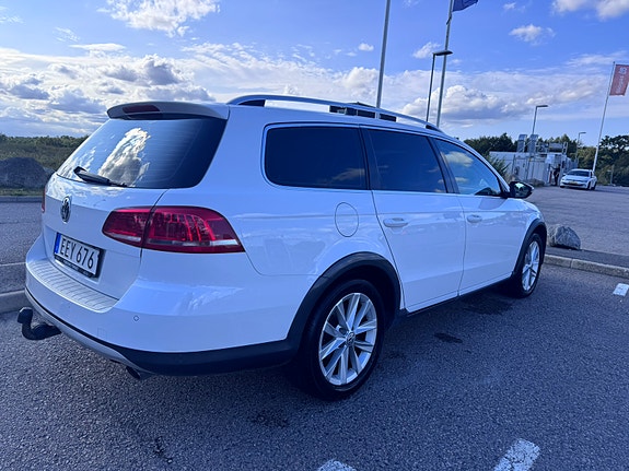 Volkswagen Passat Alltrack 3 of 10