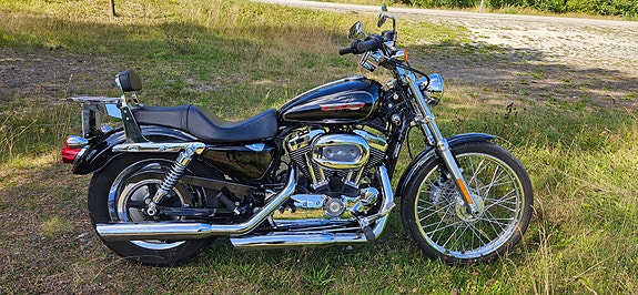 Harley-Davidson Sportster XL1200 Custom 2 of 6