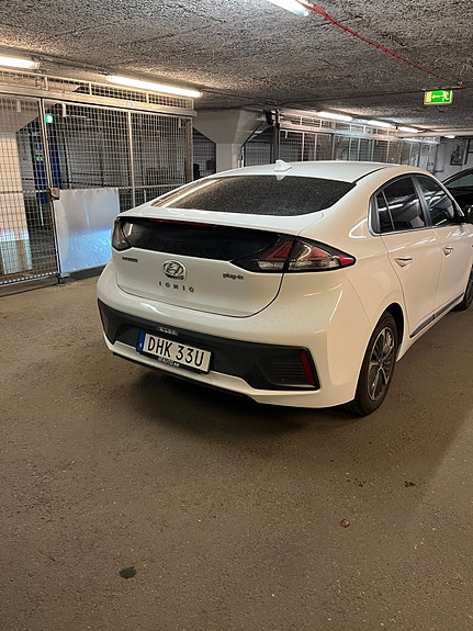 Hyundai IONIQ 8 of 9