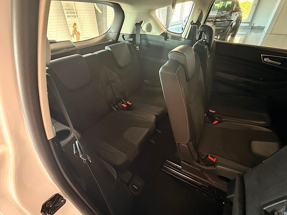 Ford S-MAX 17 of 27