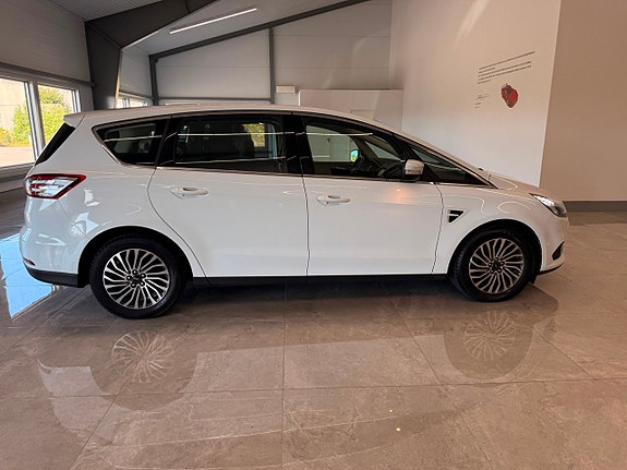 Ford S-MAX 24 of 27