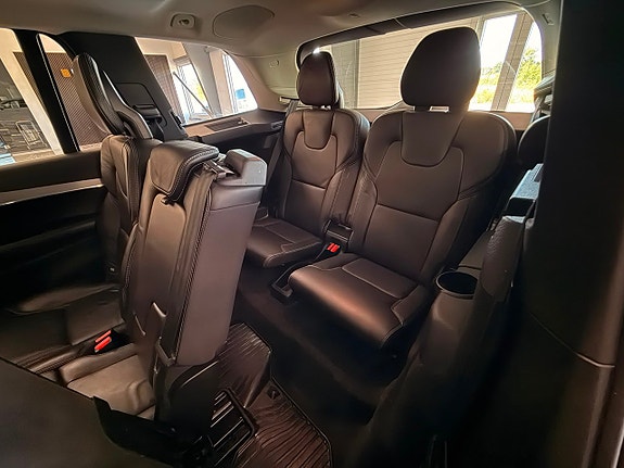 Volvo XC90 16 of 27