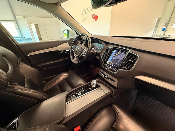 Volvo XC90 12 of 27