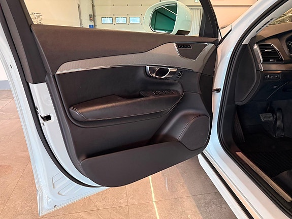 Volvo XC90 4 of 27