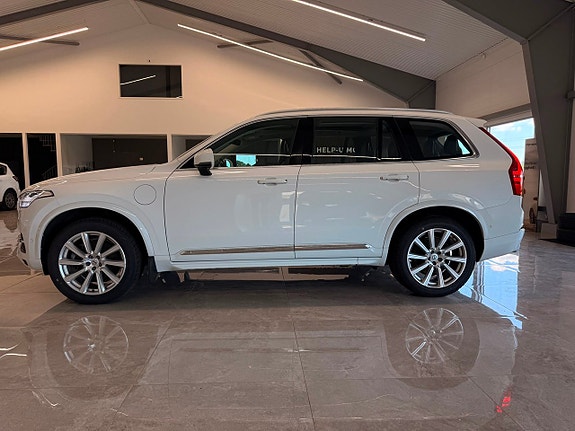 Volvo XC90 3 of 27