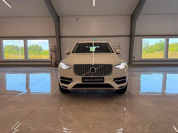 Volvo XC90 2 of 27