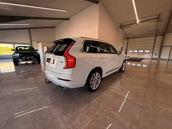 Volvo XC90 20 of 27