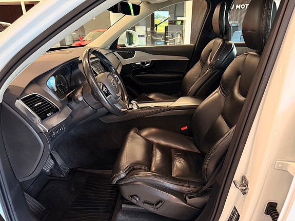 Volvo XC90 5 of 27