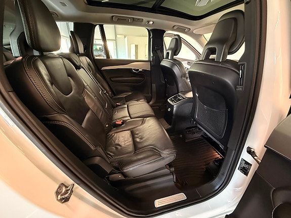 Volvo XC90 15 of 27