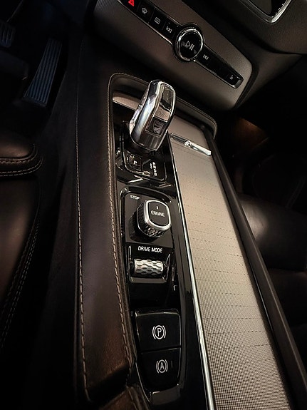 Volvo XC90 11 of 27