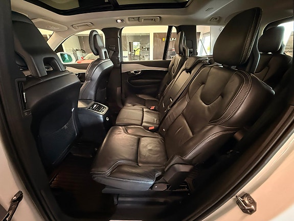 Volvo XC90 17 of 27