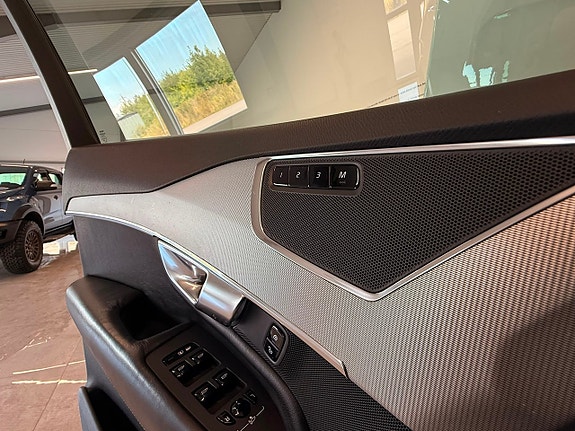 Volvo XC90 14 of 27