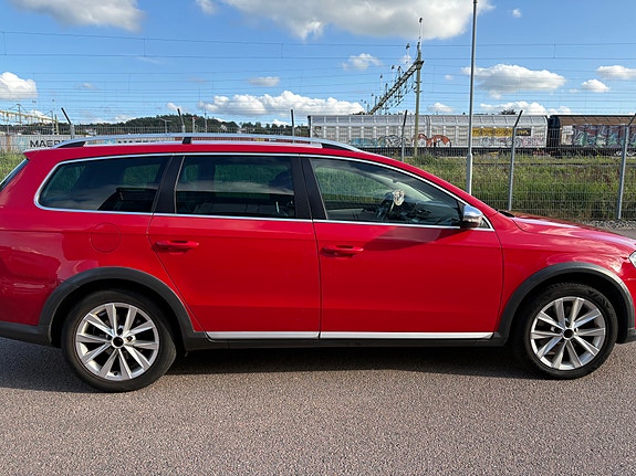 Volkswagen Passat Alltrack 3 of 7