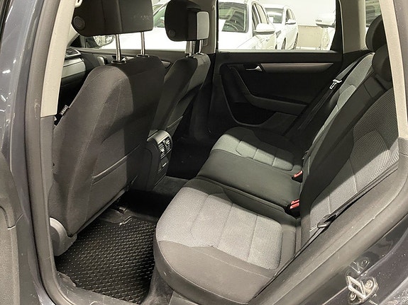 Volkswagen Passat 5 of 8