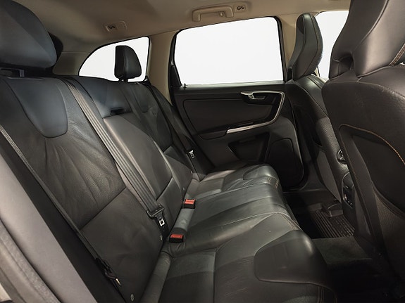 Volvo XC60 13 of 25