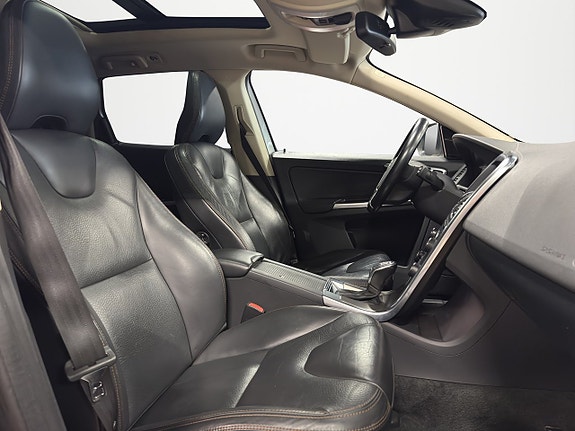 Volvo XC60 12 of 25