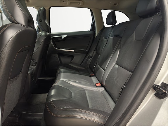 Volvo XC60 11 of 25