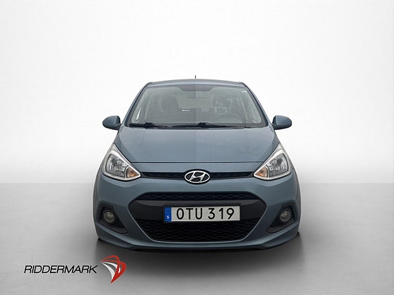 Hyundai i10 2 of 24