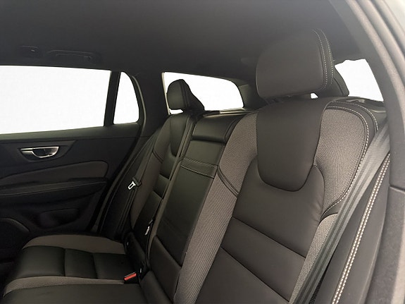 Volvo V60 13 of 30