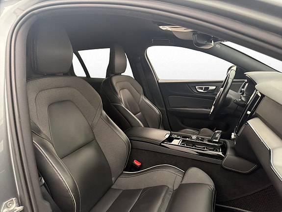 Volvo V60 11 of 30