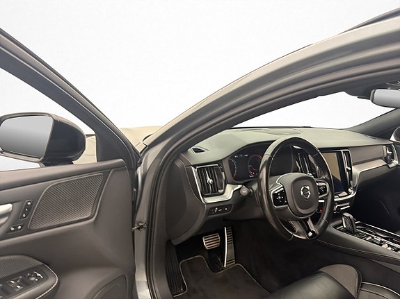 Volvo V60 8 of 30
