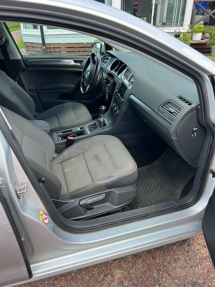Volkswagen Golf VII 3 of 6