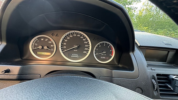 Mercedes-Benz C220 12 of 16