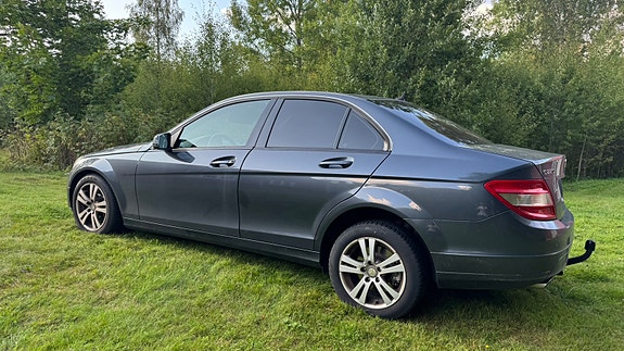 Mercedes-Benz C220 10 of 16