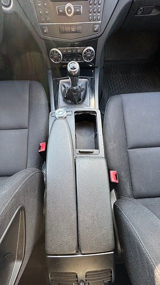 Mercedes-Benz C220 2 of 16
