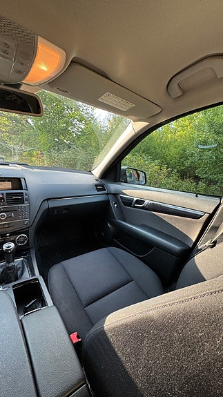 Mercedes-Benz C220 5 of 16