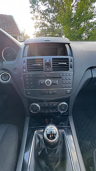 Mercedes-Benz C220 3 of 16