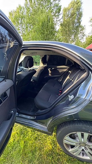 Mercedes-Benz C220 14 of 16