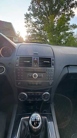 Mercedes-Benz C220 4 of 16