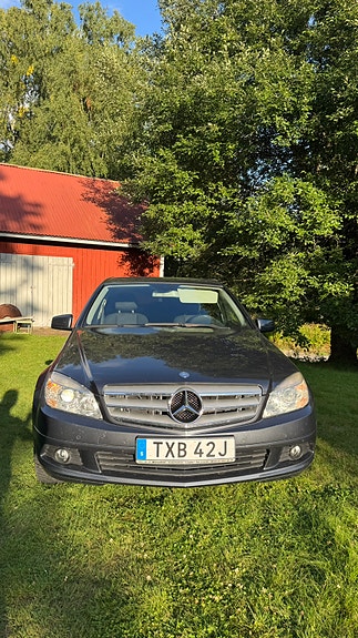 Mercedes-Benz C220 7 of 16