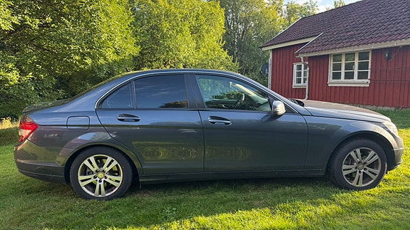 Mercedes-Benz C220 9 of 16