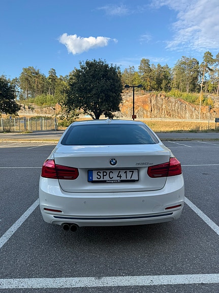 BMW 330e 4 of 10