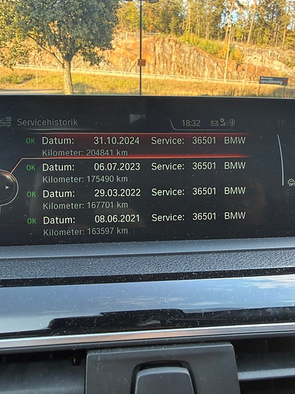 BMW 330e 10 of 10