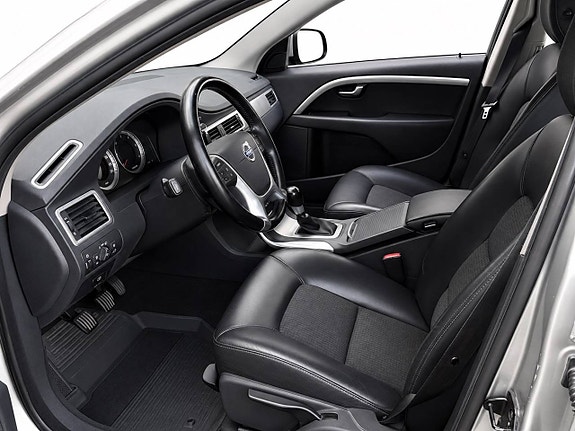 Volvo V70 7 of 9