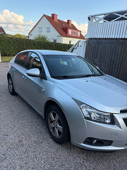 Chevrolet Cruze 2 of 6