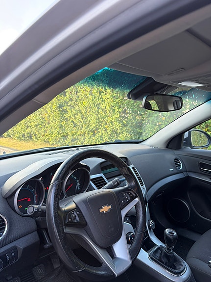 Chevrolet Cruze 3 of 6
