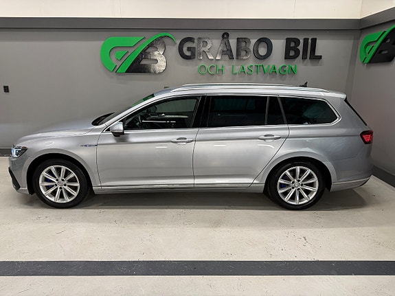 Volkswagen Passat 2 of 21